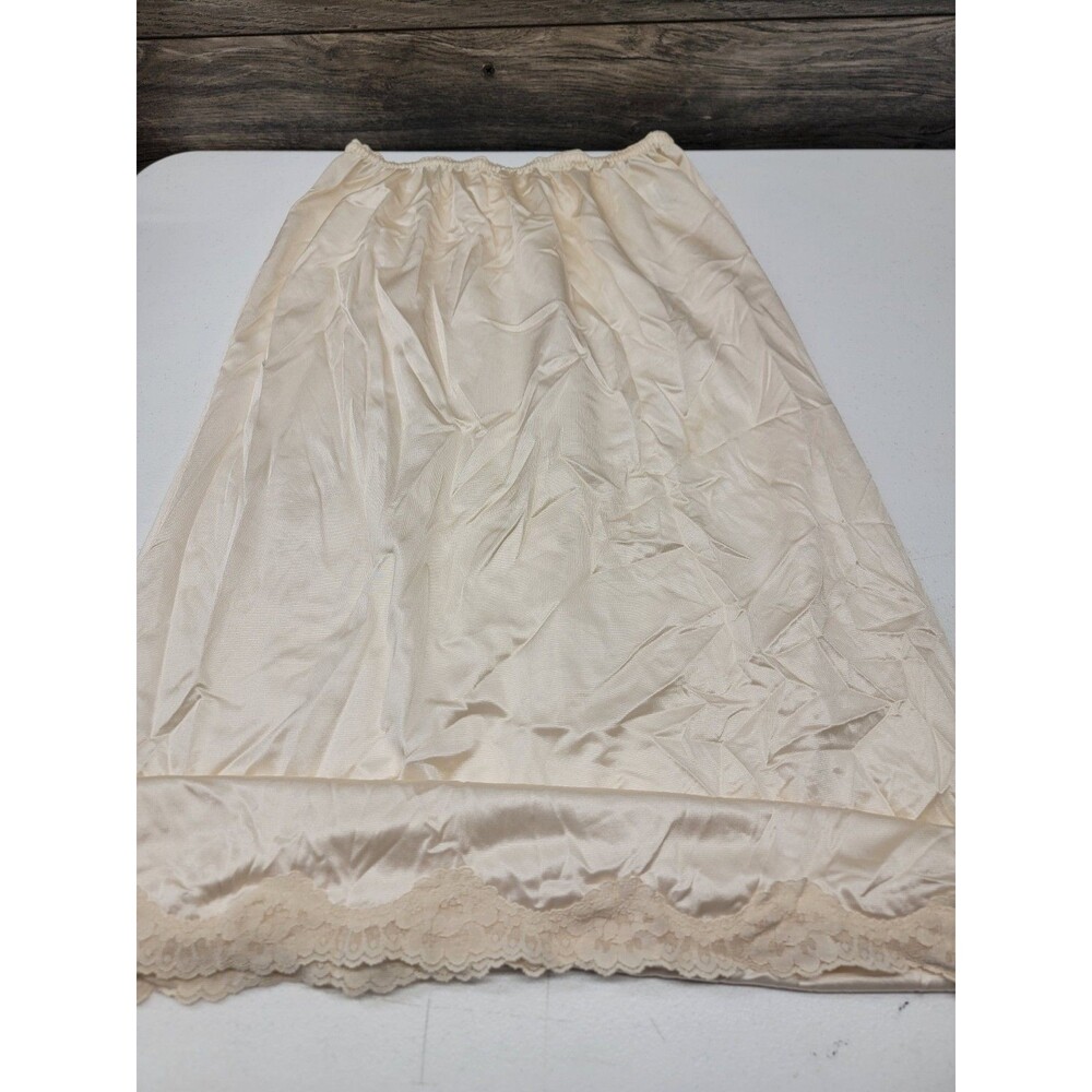 Vntg Camelot Lace Hem Nylon Half Slip Women's Beige Small. USA